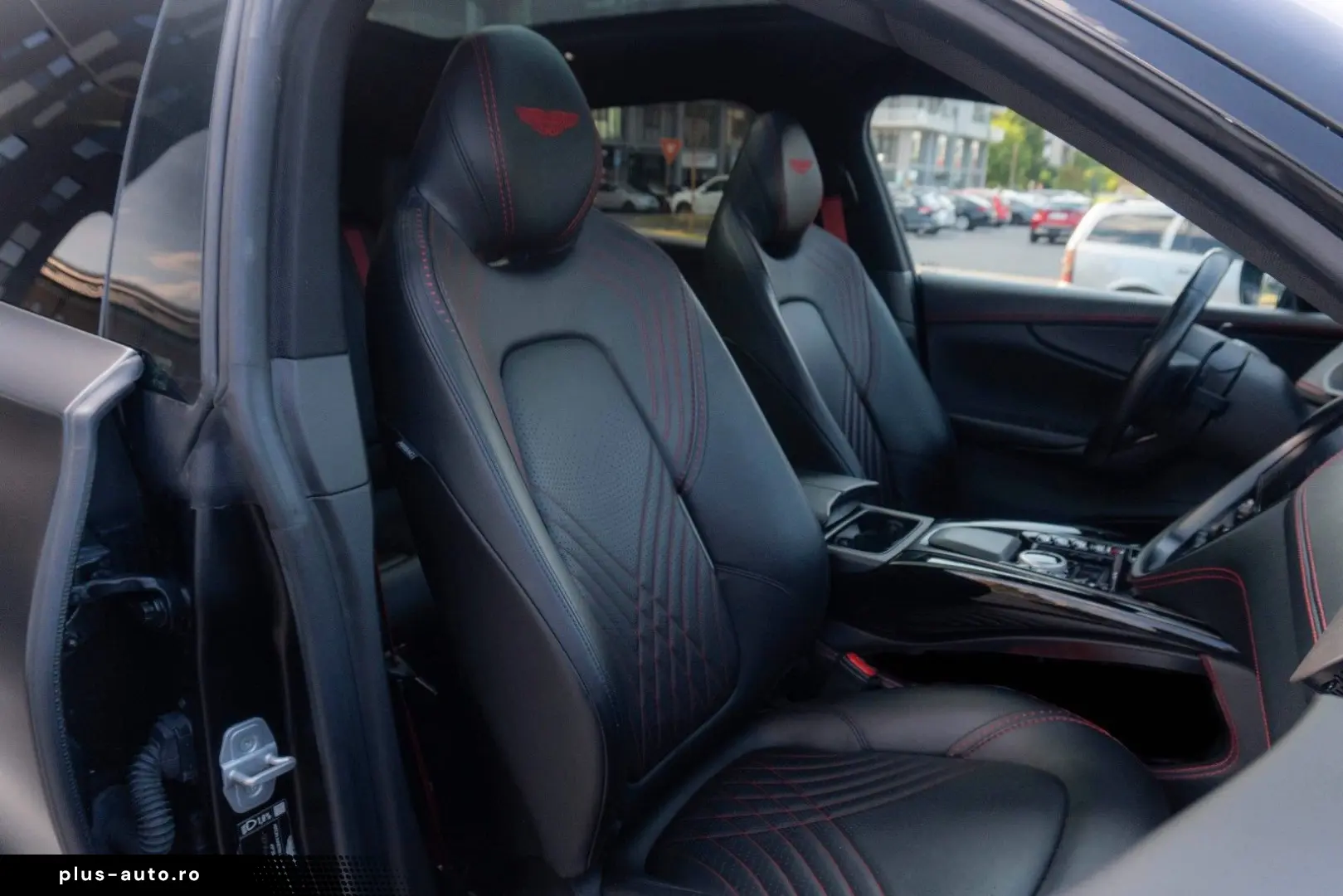 ASTON MARTIN DBX 4.0 V8_MagnoBlack
