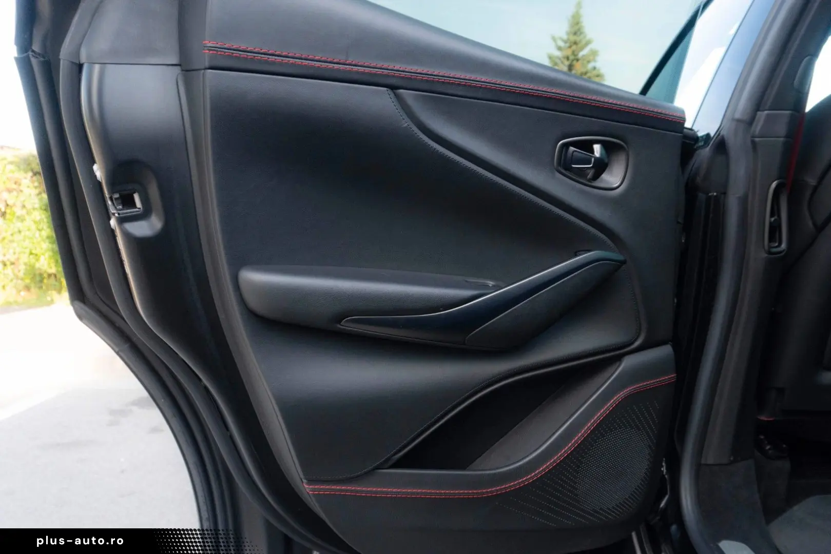 ASTON MARTIN DBX 4.0 V8_MagnoBlack