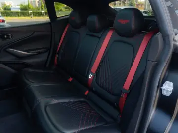 ASTON MARTIN DBX 4.0 V8_MagnoBlack