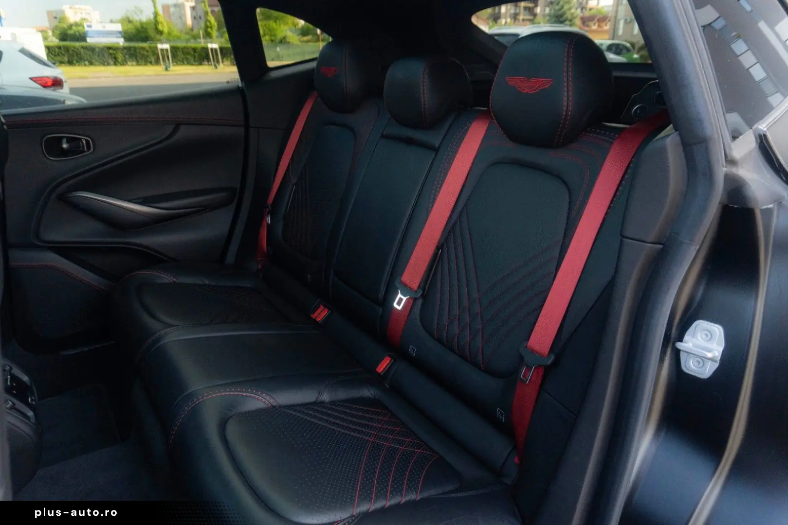 ASTON MARTIN DBX 4.0 V8_MagnoBlack