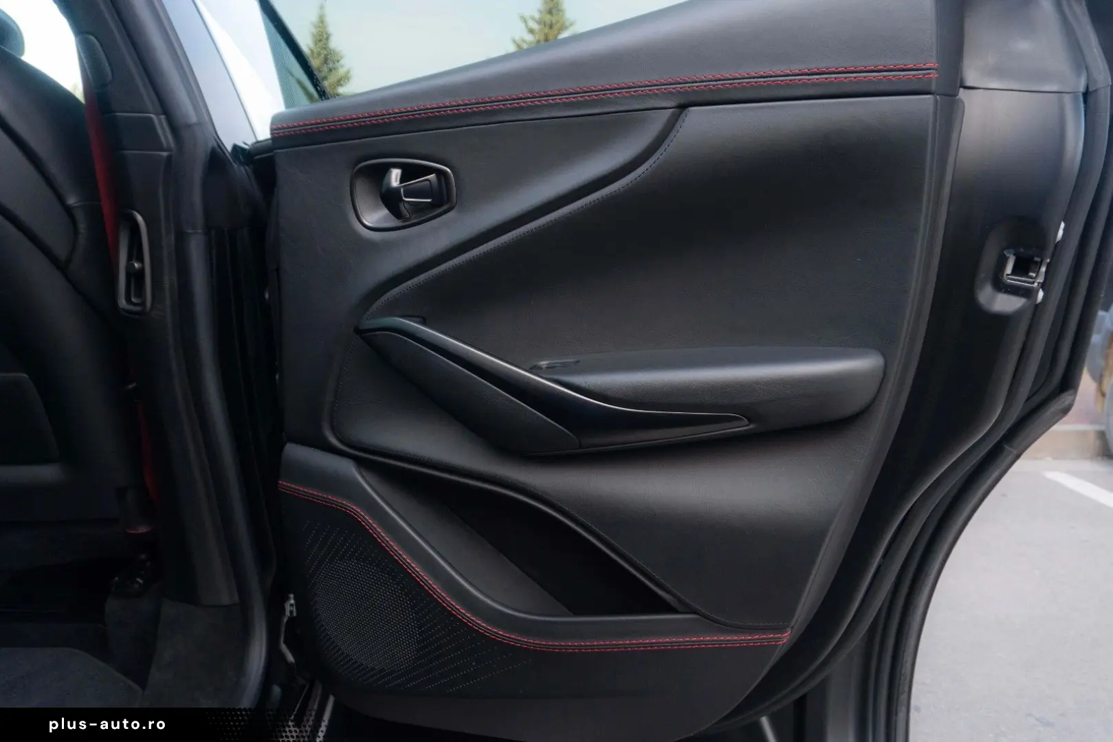 ASTON MARTIN DBX 4.0 V8_MagnoBlack