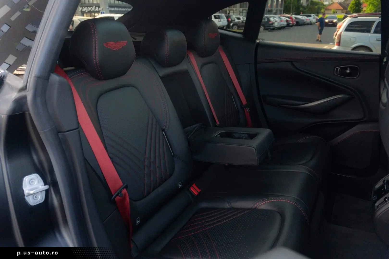ASTON MARTIN DBX 4.0 V8_MagnoBlack