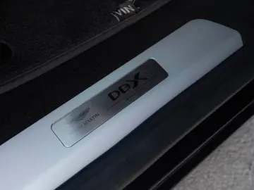 ASTON MARTIN DBX 4.0 V8_MagnoBlack