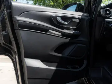 MERCEDES-BENZ V 250d AVANTGARDE 4MATIC lang