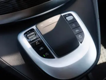 MERCEDES-BENZ V 250d AVANTGARDE 4MATIC lang