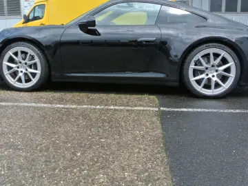 PORSCHE 992.2 coupe schw braun abgas 21  burmester acc