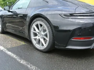 PORSCHE 992.2 coupe schw braun abgas 21  burmester acc