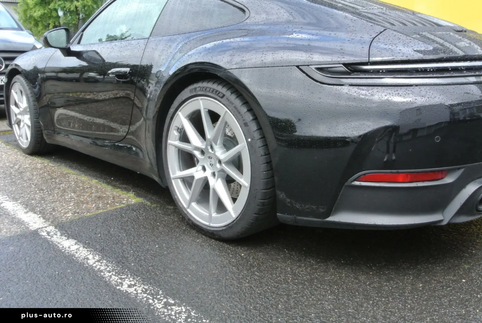 PORSCHE 992.2 coupe schw braun abgas 21  burmester acc