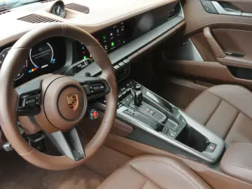 PORSCHE 992.2 coupe schw braun abgas 21  burmester acc