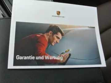 PORSCHE 992.2 coupe schw braun abgas 21  burmester acc
