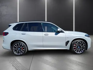 BMW X5 xDrive50e M SPORTPAKET PRO ICONIC GLOW 21 ALU