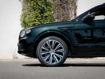 BENTLEY Bentayga Azure V8 4.0 550hp