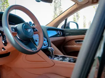BENTLEY Bentayga Azure V8 4.0 550hp