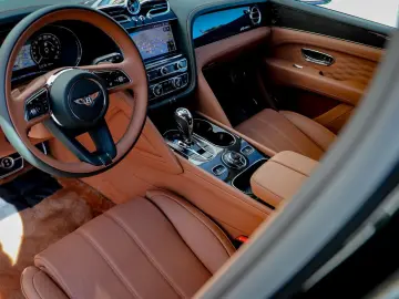 BENTLEY Bentayga Azure V8 4.0 550hp