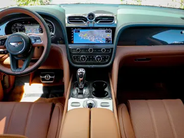 BENTLEY Bentayga Azure V8 4.0 550hp
