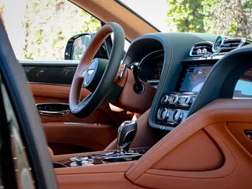 BENTLEY Bentayga Azure V8 4.0 550hp