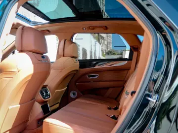 BENTLEY Bentayga Azure V8 4.0 550hp