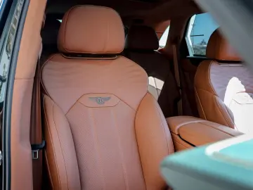 BENTLEY Bentayga Azure V8 4.0 550hp