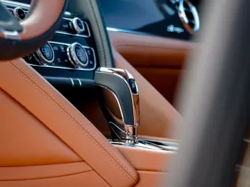 BENTLEY Bentayga Azure V8 4.0 550hp