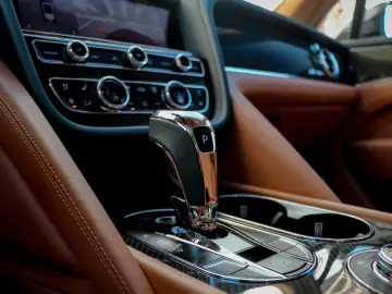 BENTLEY Bentayga Azure V8 4.0 550hp