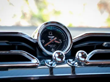 BENTLEY Bentayga Azure V8 4.0 550hp