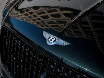 BENTLEY Bentayga Azure V8 4.0 550hp