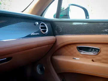 BENTLEY Bentayga Azure V8 4.0 550hp