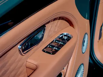 BENTLEY Bentayga Azure V8 4.0 550hp