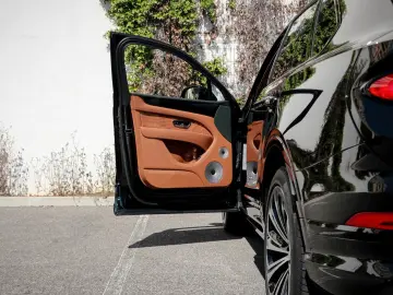 BENTLEY Bentayga Azure V8 4.0 550hp