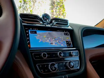BENTLEY Bentayga Azure V8 4.0 550hp
