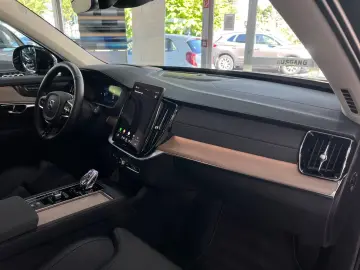 VOLVO XC90 B5 Plus Bright AWD AHK HuD Kam360