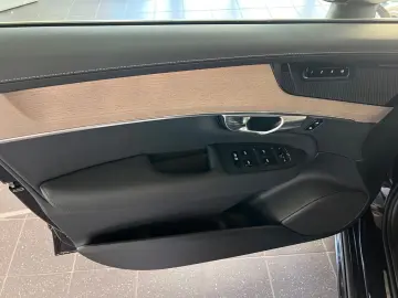 VOLVO XC90 B5 Plus Bright AWD AHK HuD Kam360