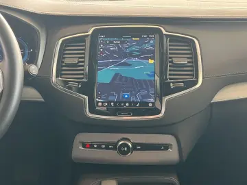 VOLVO XC90 T8 AWD Plug-in Hybrid Plus-Bright 7S HeadUp