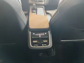 VOLVO XC90 T8 AWD Plug-in Hybrid Plus-Bright 7S HeadUp