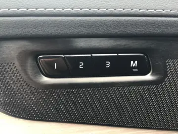 VOLVO XC90 Plus Dark Recharge Plug-In Hybrid AWD 7-Sit
