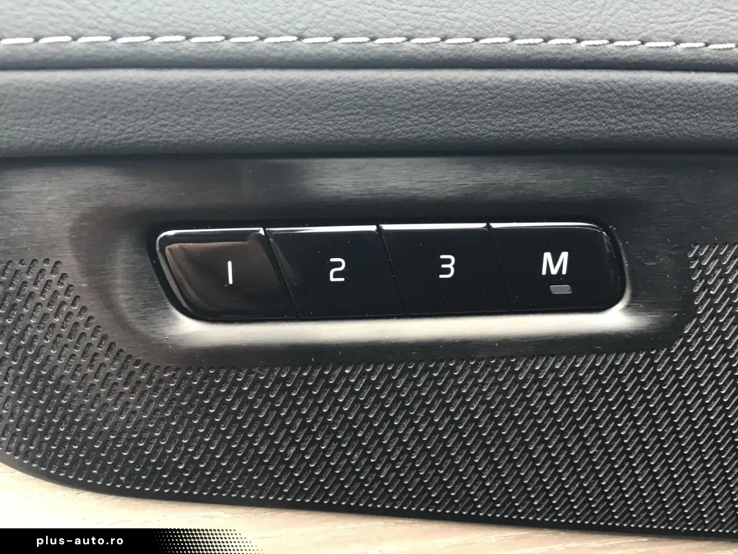 VOLVO XC90 Plus Dark Recharge Plug-In Hybrid AWD 7-Sit
