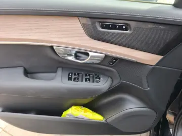 VOLVO XC90 T8 Plus Dark Recharge Plug-In Hybrid Twin E