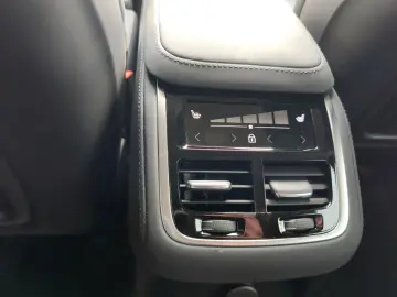 VOLVO XC90 T8 Plus Dark Recharge Plug-In Hybrid Twin E
