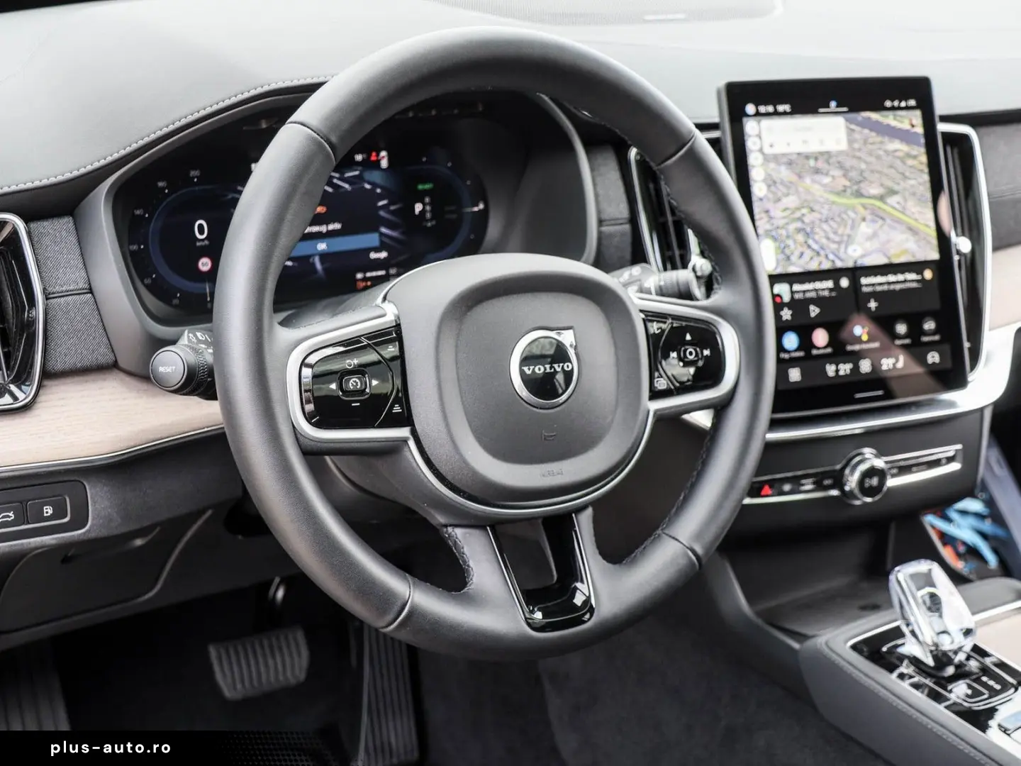 VOLVO XC90 T8 AWD Plus Dark Recharge Plug-In Hybrid