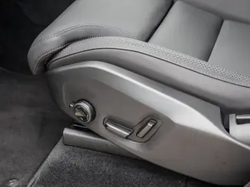 VOLVO XC90 T8 AWD Plus Dark Recharge Plug-In Hybrid