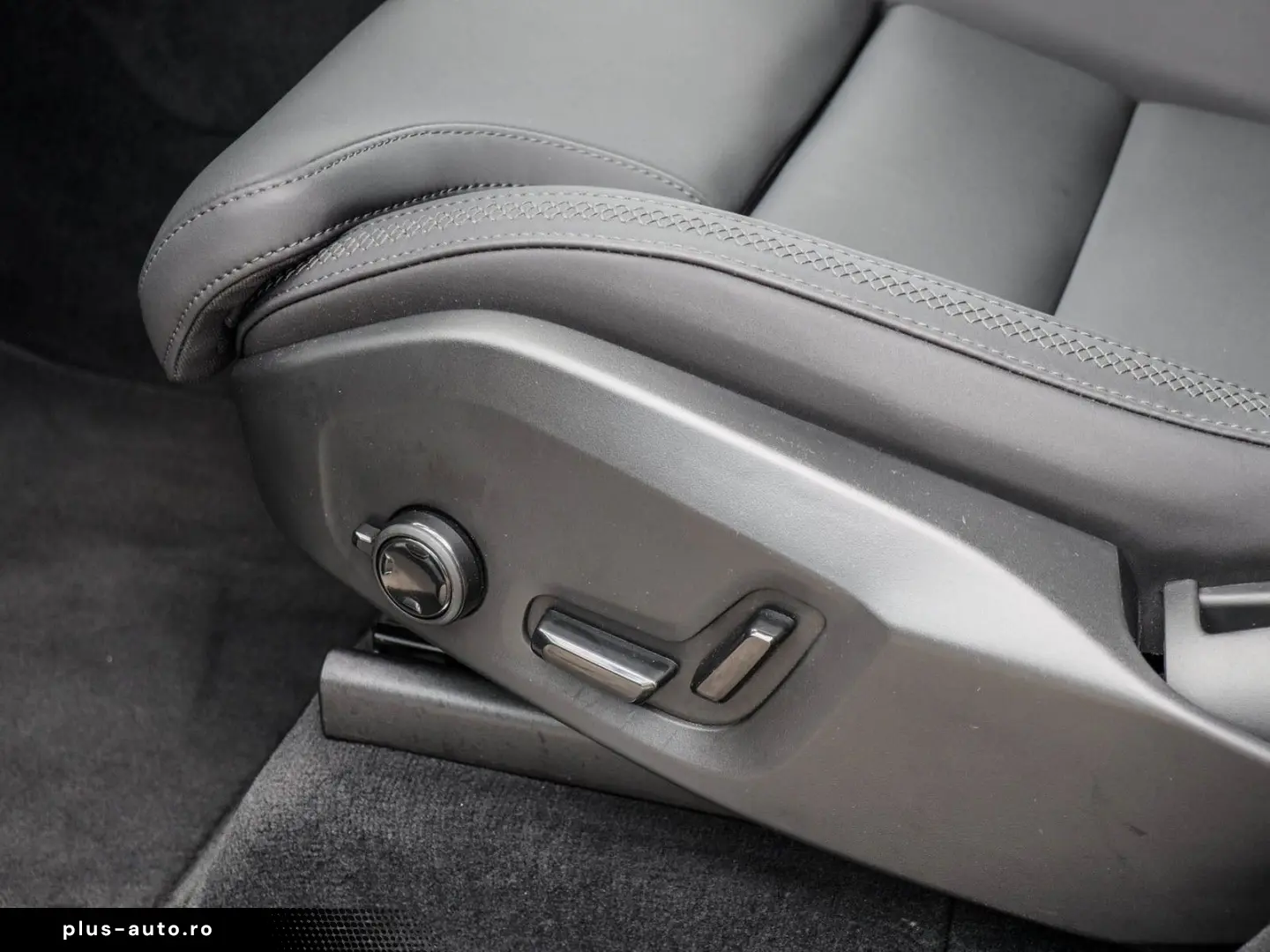 VOLVO XC90 T8 AWD Plus Dark Recharge Plug-In Hybrid