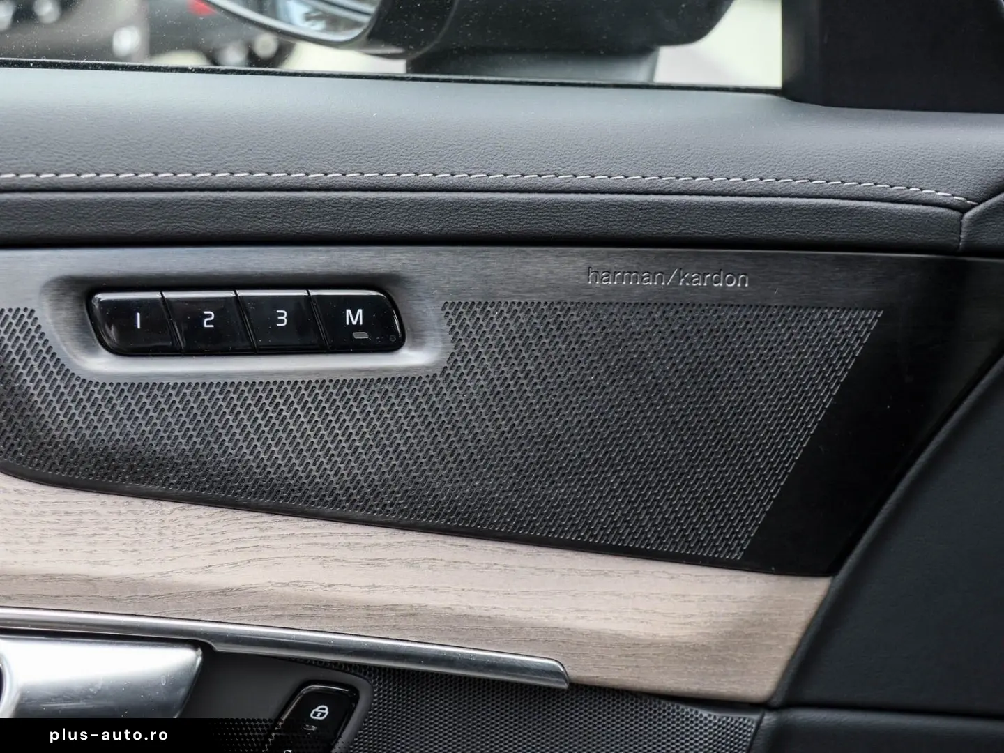 VOLVO XC90 T8 AWD Plus Dark Recharge Plug-In Hybrid