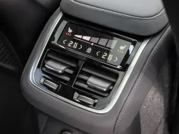 VOLVO XC90 T8 AWD Plus Dark Recharge Plug-In Hybrid