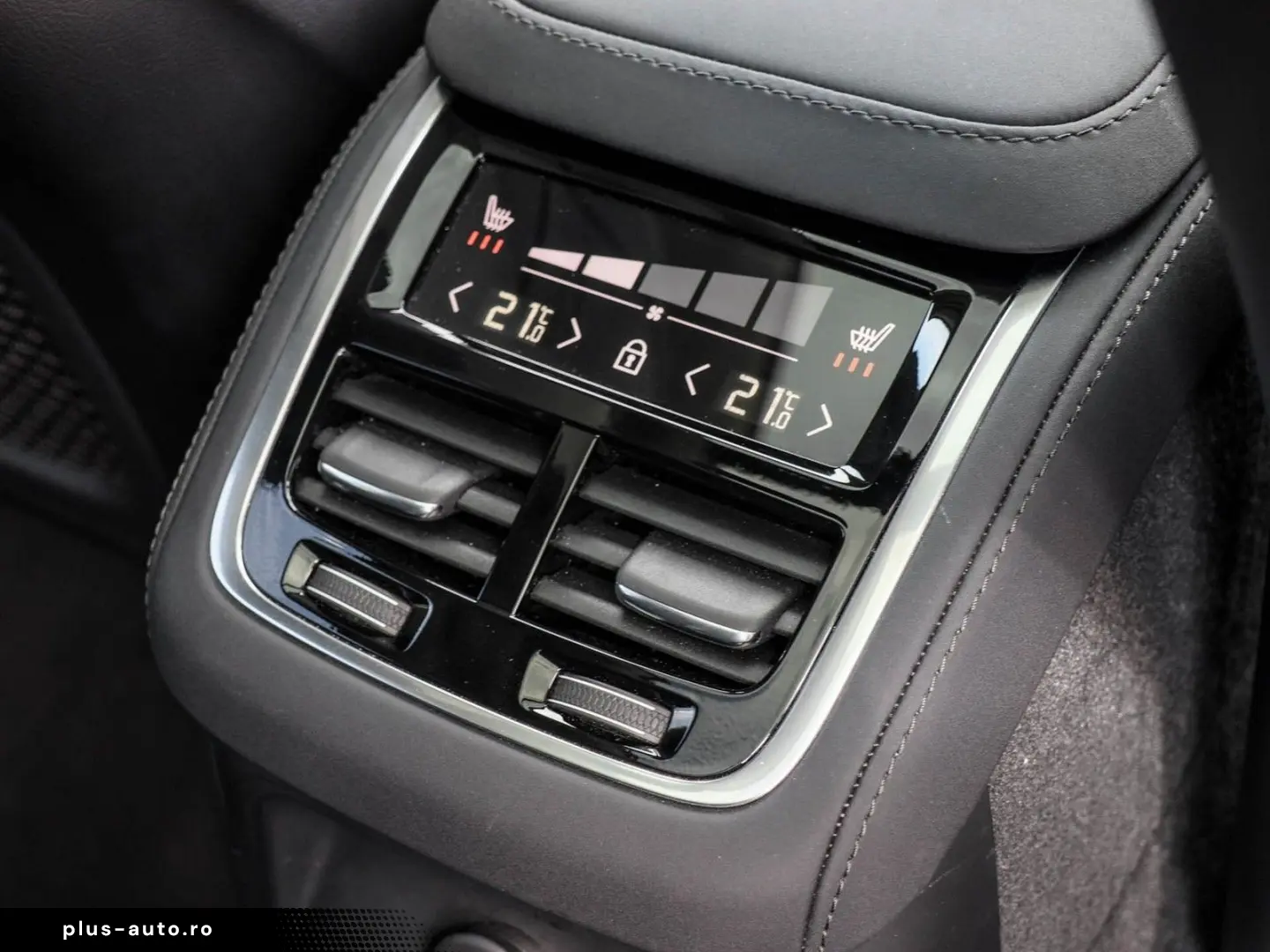 VOLVO XC90 T8 AWD Plus Dark Recharge Plug-In Hybrid