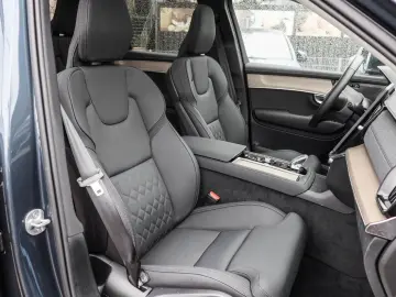 VOLVO XC90 T8 AWD Plus Bright Recharge Plug-In Hybrid