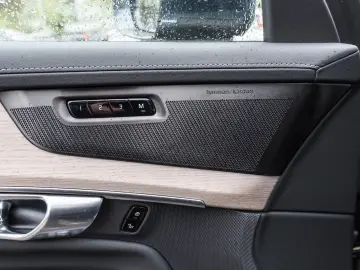 VOLVO XC90 T8 AWD Plus Bright Recharge Plug-In Hybrid