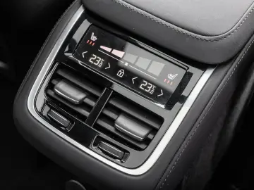 VOLVO XC90 T8 AWD Plus Bright Recharge Plug-In Hybrid