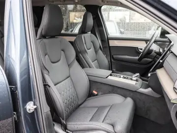 VOLVO XC90 T8 AWD Plus Dark Recharge Plug-In Hybrid