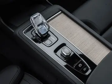 VOLVO XC90 T8 AWD Plus Dark Recharge Plug-In Hybrid