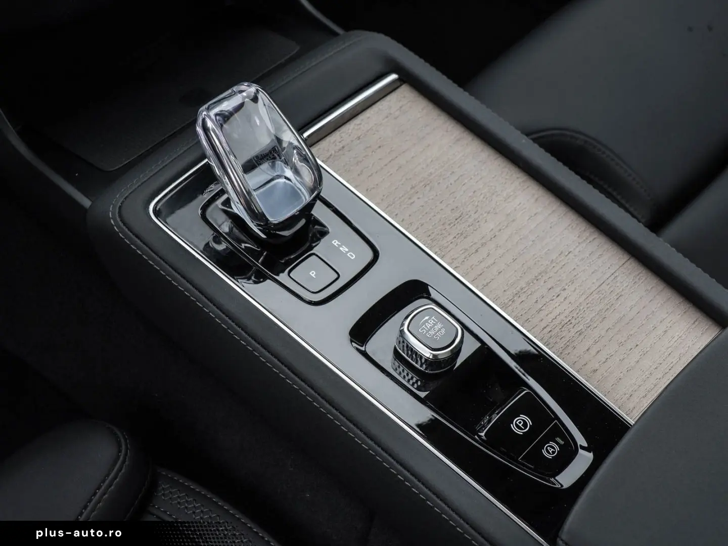VOLVO XC90 T8 AWD Plus Dark Recharge Plug-In Hybrid